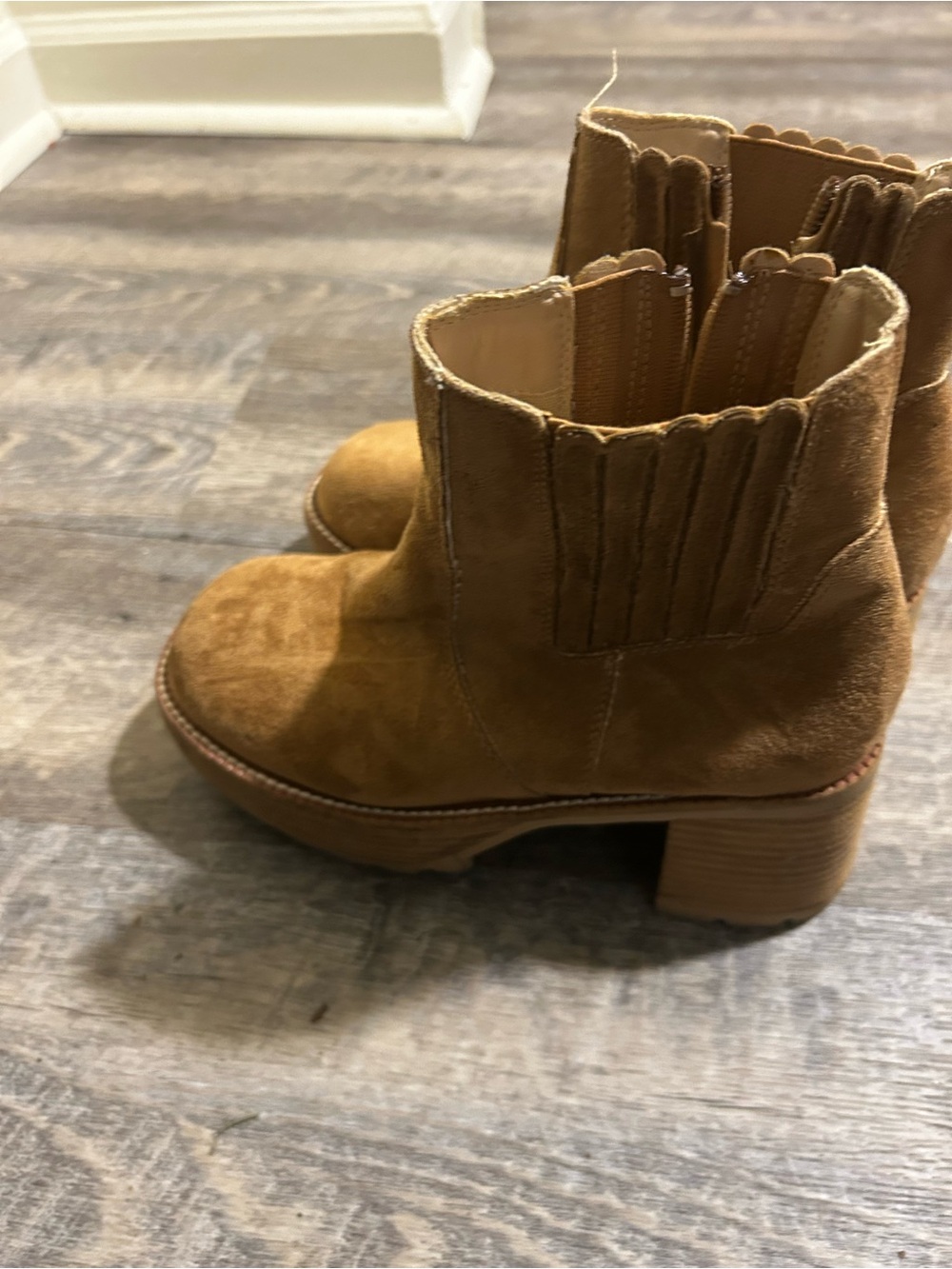 Women's Suede Block Heel Ankle Boots - Tan